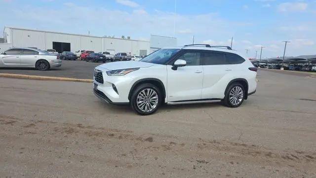 2026 Toyota Highlander Hybrid Platinum