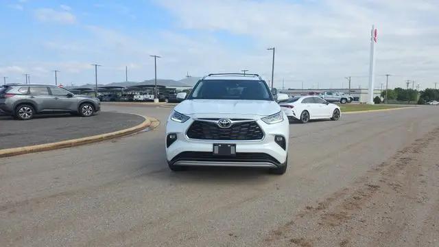 2026 Toyota Highlander Hybrid Platinum