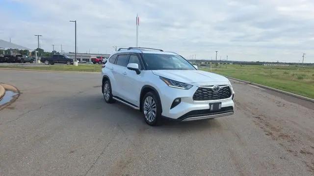 2026 Toyota Highlander Hybrid Platinum