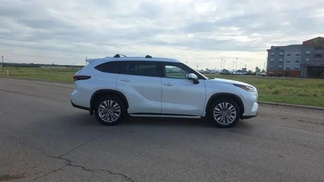 2026 Toyota Highlander Hybrid Platinum