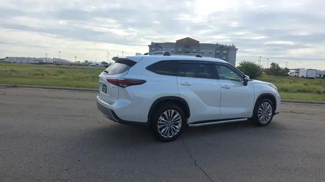 2026 Toyota Highlander Hybrid Platinum