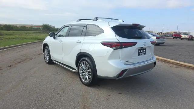 2026 Toyota Highlander Hybrid Platinum