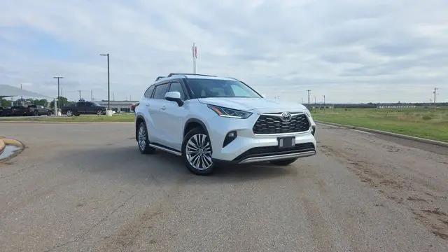 2026 Toyota Highlander Hybrid Platinum