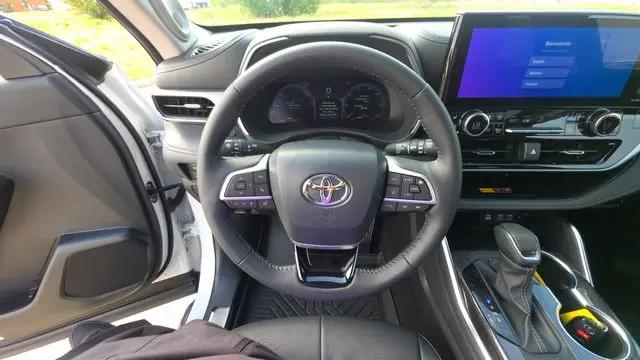 2026 Toyota Highlander Hybrid Platinum