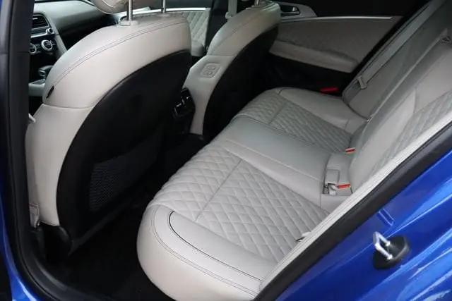2023 Genesis G70 3.3T RWD