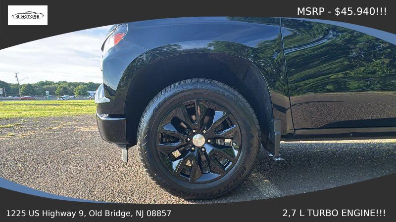 2023 Chevrolet Silverado 1500 2WD Crew Cab Short Bed Custom