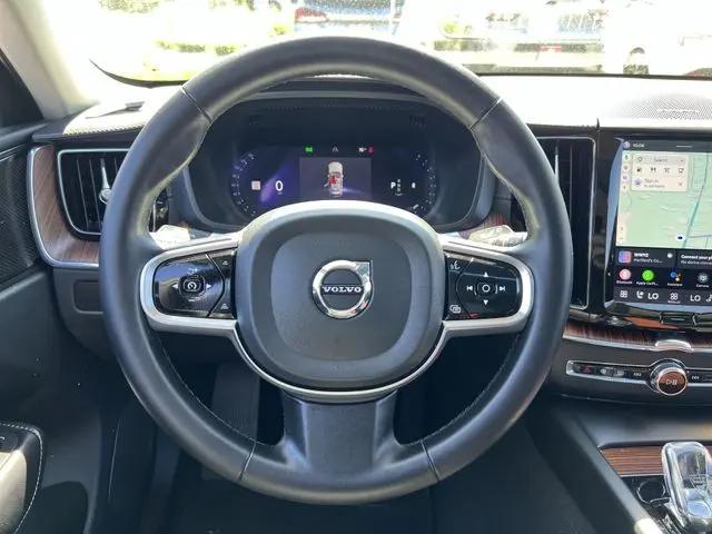 2023 Volvo XC60 B5 Ultimate Bright Theme