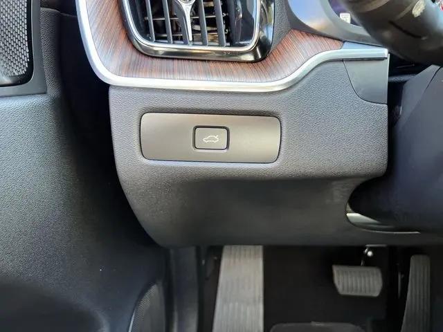 2023 Volvo XC60 B5 Ultimate Bright Theme