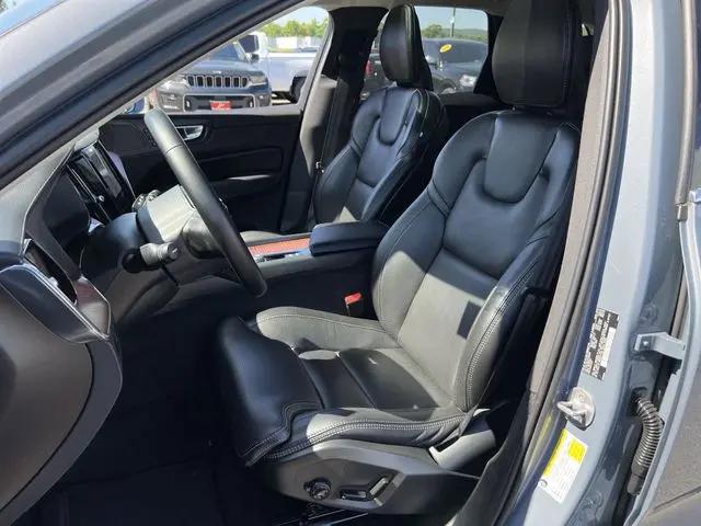2023 Volvo XC60 B5 Ultimate Bright Theme