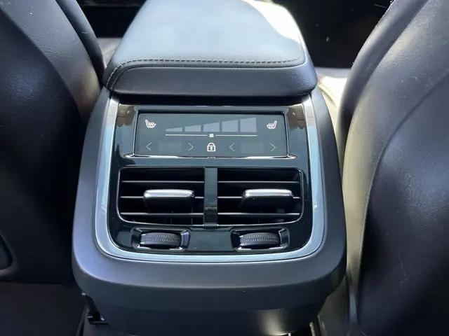 2023 Volvo XC60 B5 Ultimate Bright Theme
