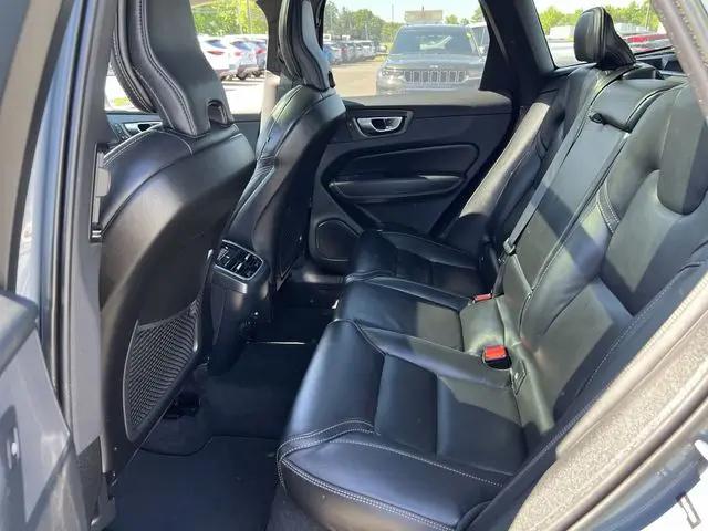 2023 Volvo XC60 B5 Ultimate Bright Theme