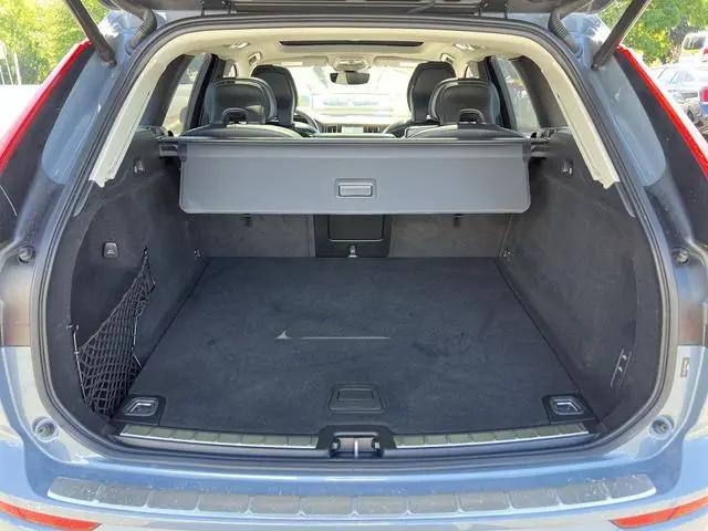 2023 Volvo XC60 B5 Ultimate Bright Theme