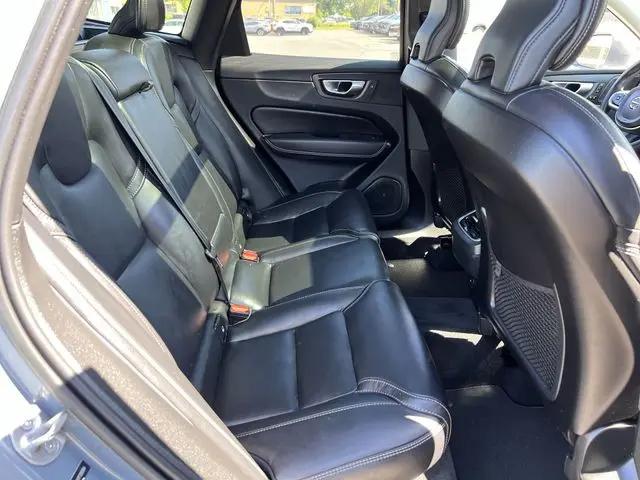 2023 Volvo XC60 B5 Ultimate Bright Theme