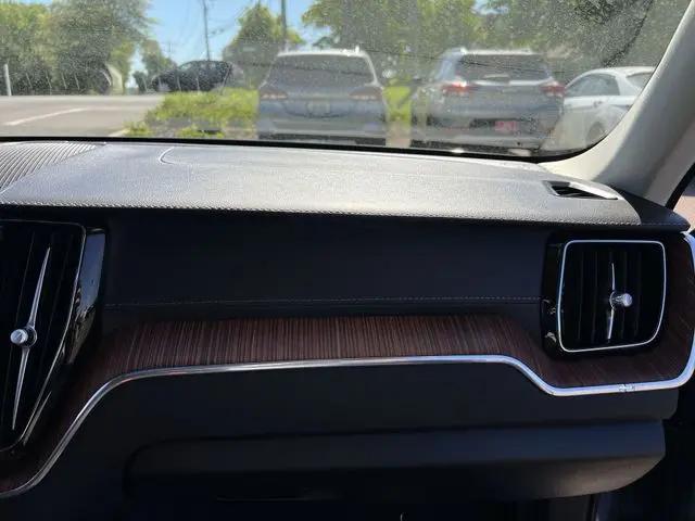 2023 Volvo XC60 B5 Ultimate Bright Theme