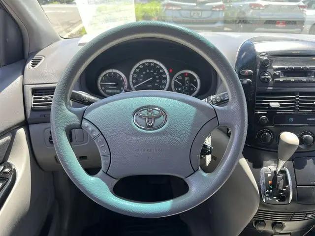 2004 Toyota Sienna CE