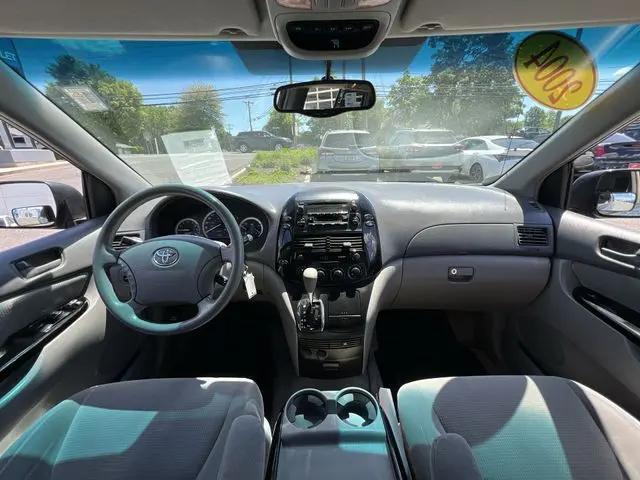 2004 Toyota Sienna CE