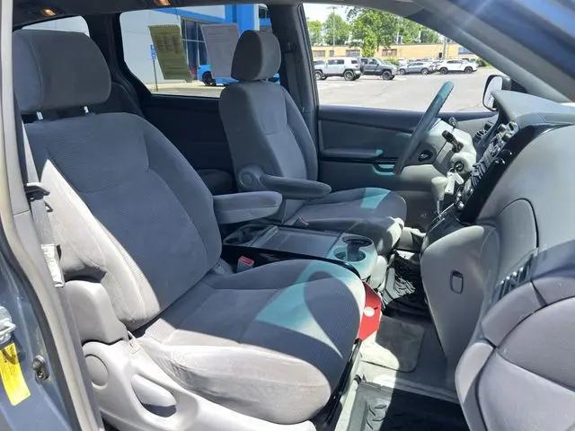 2004 Toyota Sienna CE
