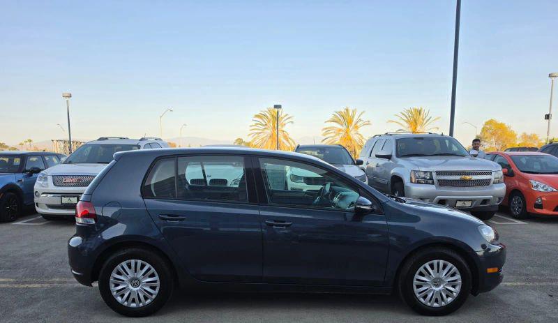 2013 Volkswagen Golf 2.5L 4-Door