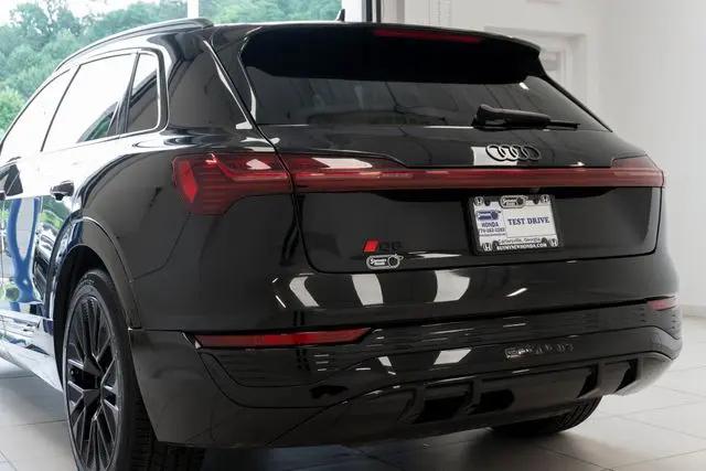 2024 Audi e-tron Prestige quattro