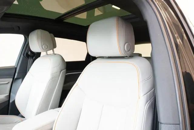 2024 Audi e-tron Prestige quattro