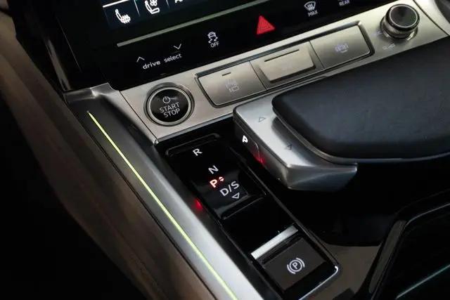 2024 Audi e-tron Prestige quattro