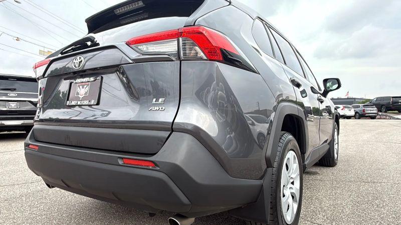 2020 Toyota RAV4 LE