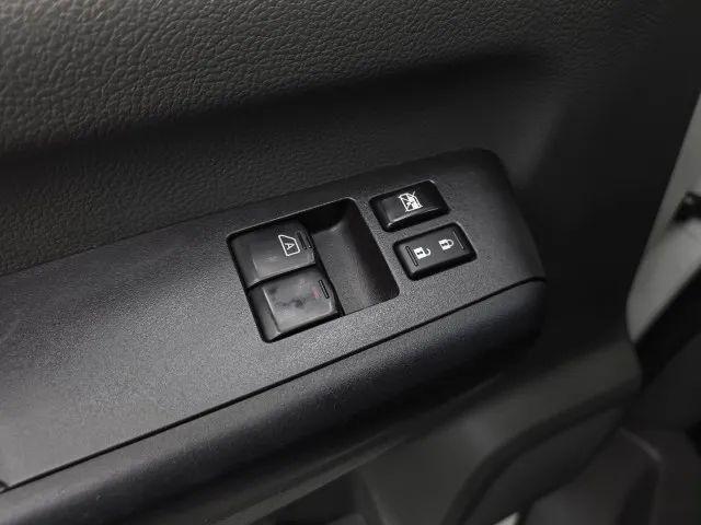 2016 Nissan 1500 S V6