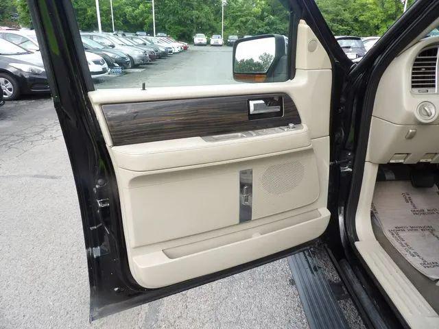2008 Lincoln Navigator Base