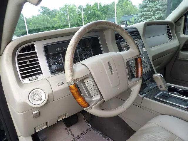 2008 Lincoln Navigator Base