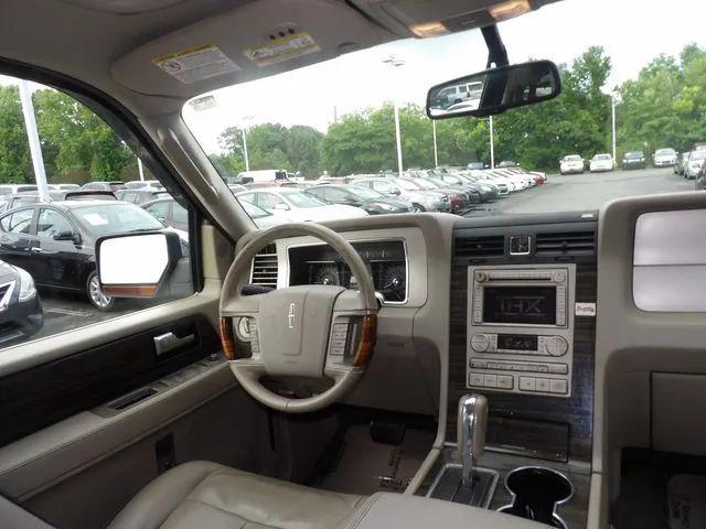 2008 Lincoln Navigator Base
