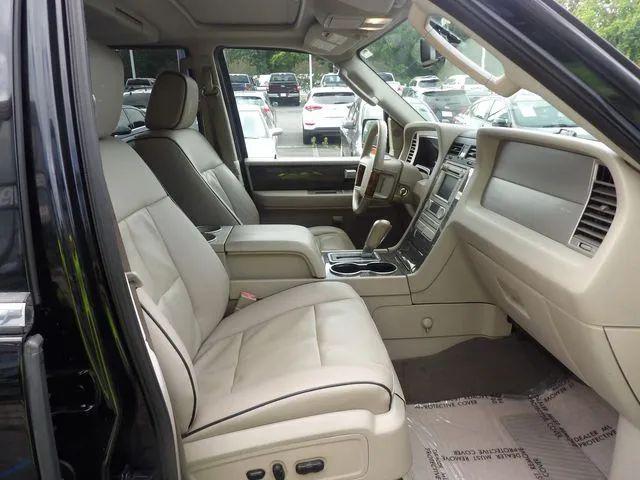 2008 Lincoln Navigator Base
