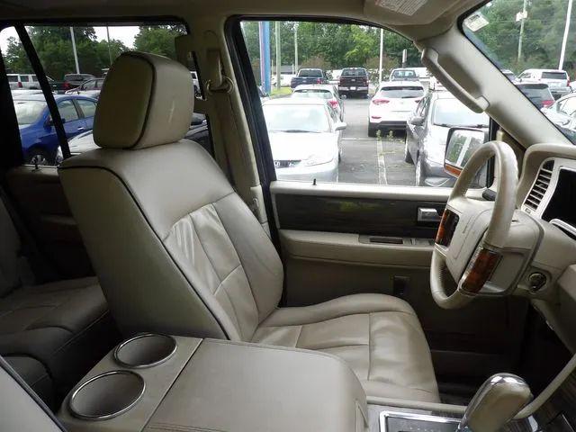 2008 Lincoln Navigator Base