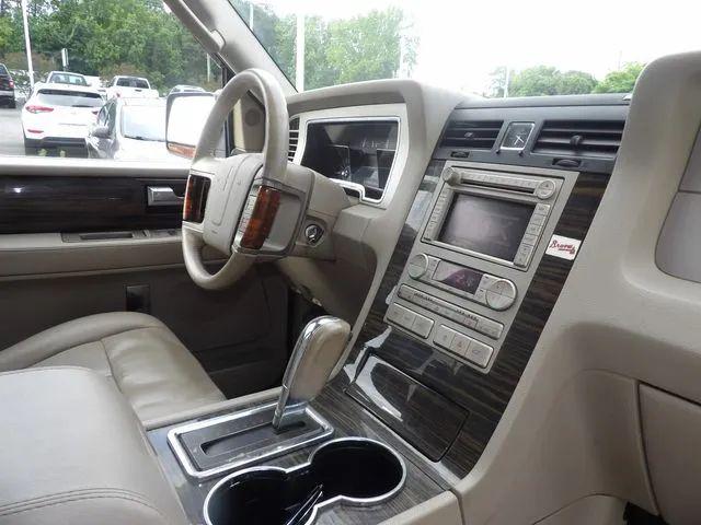 2008 Lincoln Navigator Base