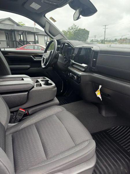 2023 Chevrolet Silverado 1500 4WD Crew Cab Short Bed LT with 2FL