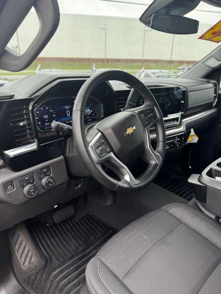 2023 Chevrolet Silverado 1500 4WD Crew Cab Short Bed LT with 2FL