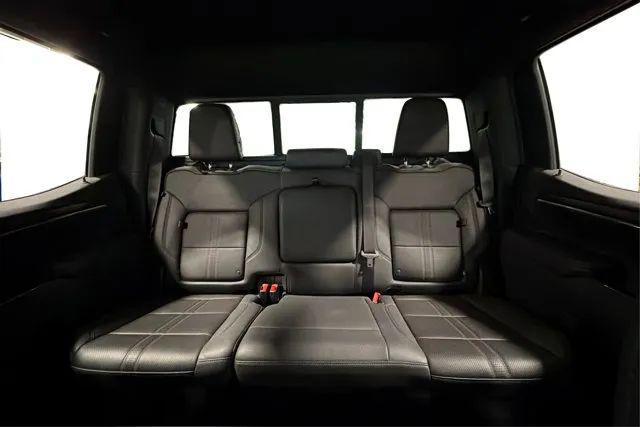 2023 Chevrolet Silverado 1500 4WD Crew Cab Short Bed High Country