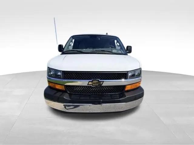 2025 Chevrolet Express Passenger RWD 3500 Extended Wheelbase LT