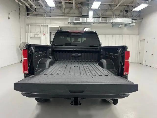 2026 Chevrolet Silverado 3500HD Crew Cab, Standard Bed, High Country, 4WD