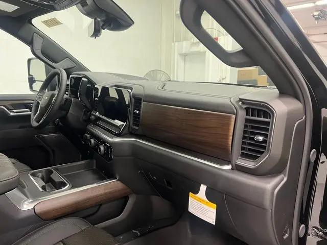 2026 Chevrolet Silverado 3500HD Crew Cab, Standard Bed, High Country, 4WD