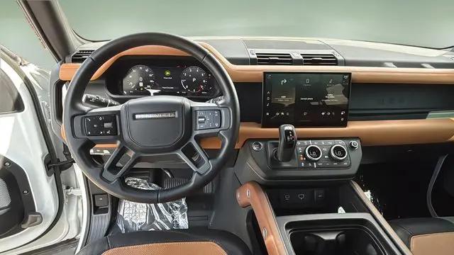 2023 Land Rover Defender 130 X-Dynamic SE