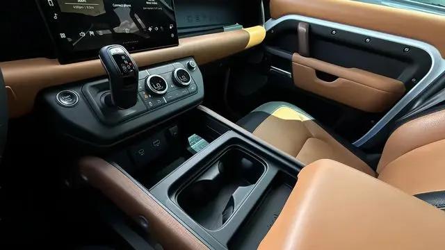 2023 Land Rover Defender 130 X-Dynamic SE