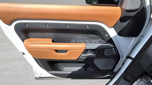2023 Land Rover Defender 130 X-Dynamic SE