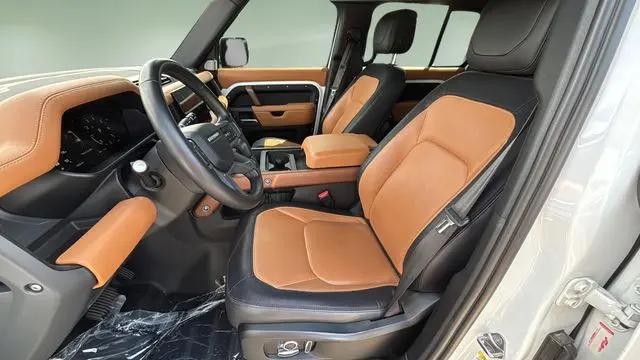 2023 Land Rover Defender 130 X-Dynamic SE