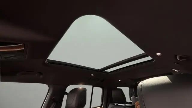 2023 Land Rover Defender 130 X-Dynamic SE