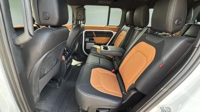 2023 Land Rover Defender 130 X-Dynamic SE