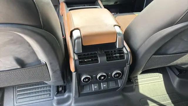 2023 Land Rover Defender 130 X-Dynamic SE
