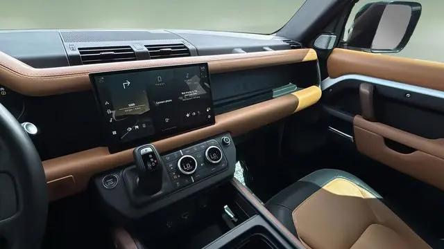 2023 Land Rover Defender 130 X-Dynamic SE