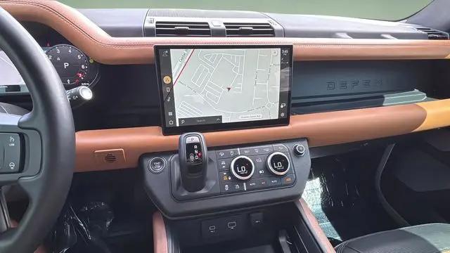 2023 Land Rover Defender 130 X-Dynamic SE