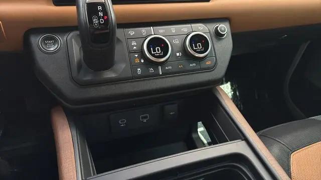 2023 Land Rover Defender 130 X-Dynamic SE