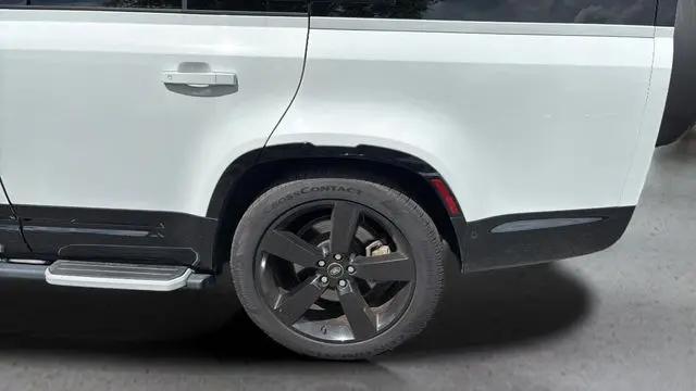 2023 Land Rover Defender 130 X-Dynamic SE